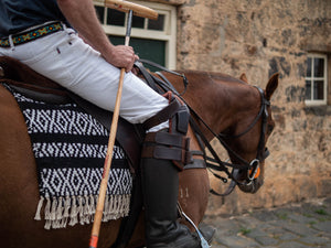 Argentine polo saddle blanket on a horse
